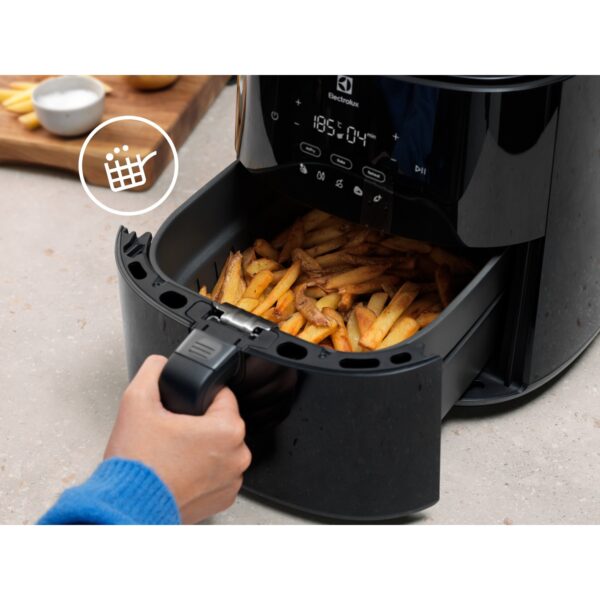 700 Series Air Fryer, EAF7B, Electrolux - Image 7