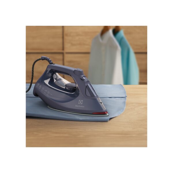 REFINE 600 Steam Iron E6SI1-4MN, Electrolux - Image 5