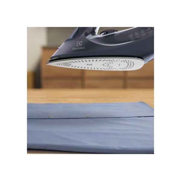 REFINE 600 Steam Iron E6SI1-4MN, Electrolux - Image 6