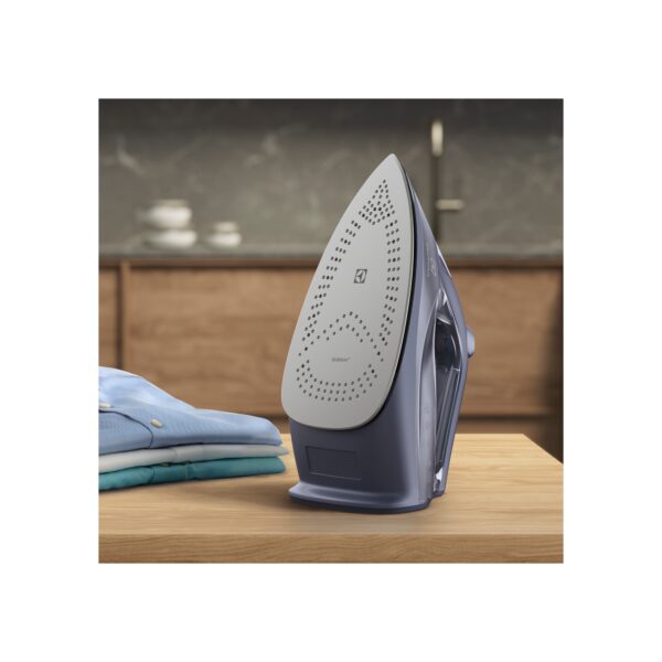 REFINE 600 Steam Iron E6SI1-4MN, Electrolux - Image 4