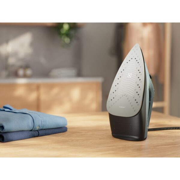 Care 500 Steam Iron E5SI2-4CB, Electrolux - Image 4