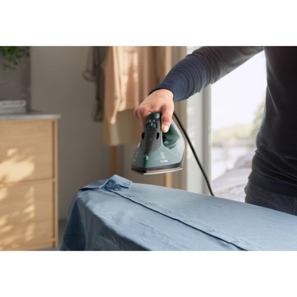 Care 500 Steam Iron E5SI2-4CB, Electrolux - Image 5