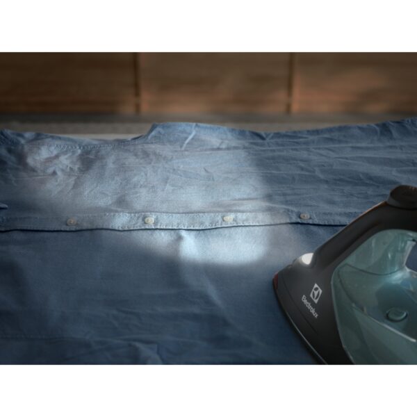 Renew 800 Steam Iron E8SI2-8OG, Electrolux - Image 6
